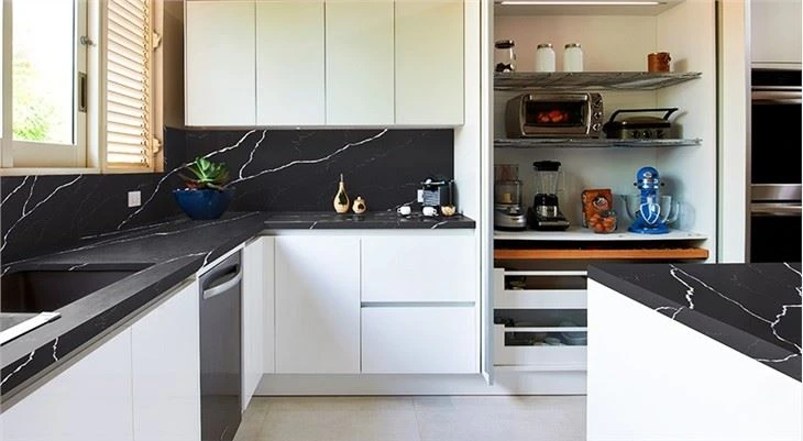Nero Marquina Quartz Kitchen